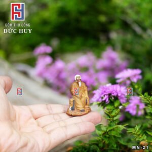 Tượng-gốm-mini-lão-Tiều-Phu-ngồi-uống-nước-trang-trí-tiểu-cảnh-chậu-cây-bonsai-(6)